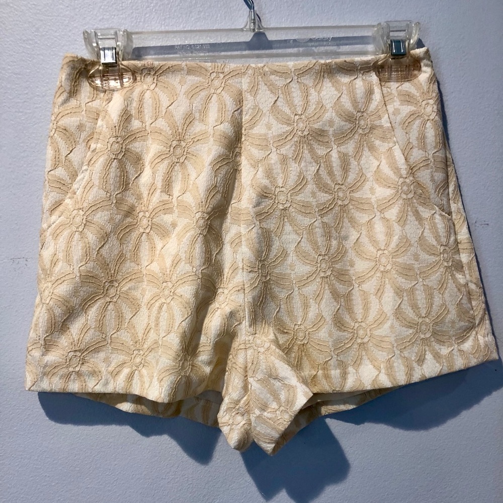 Super cute and classy shorts!! 😇